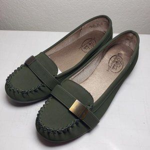 Life Stride Randi Green Closed Round Toe Flats